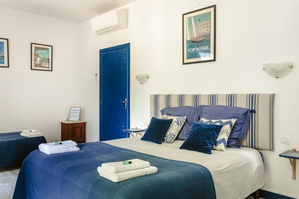 Living room, Bedroom