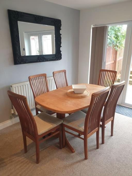 Coates Road-Spacious 4 bed home-near RD&E-parking House in Exeter