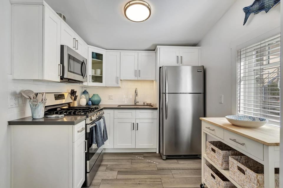 Ocean Views! Detached Villa by Victoria Beach Country House in Laguna Beach