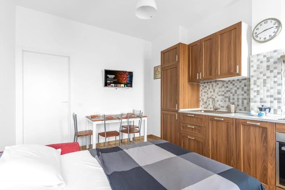 Bed, TV and multimedia, Kitchen or kitchenette, Living room, Seating area, Dining area, oven