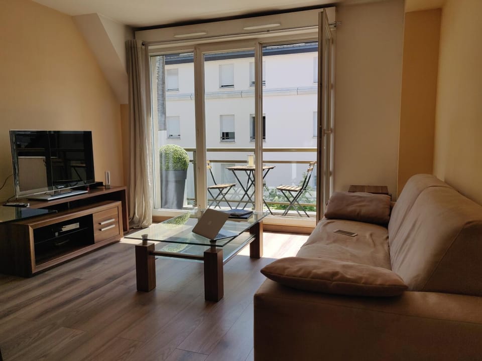 TV and multimedia, Balcony/Terrace, Living room, Seating area