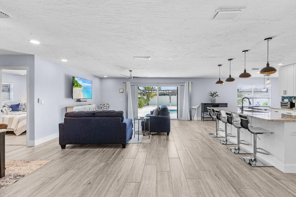 Kitchen or kitchenette, Living room