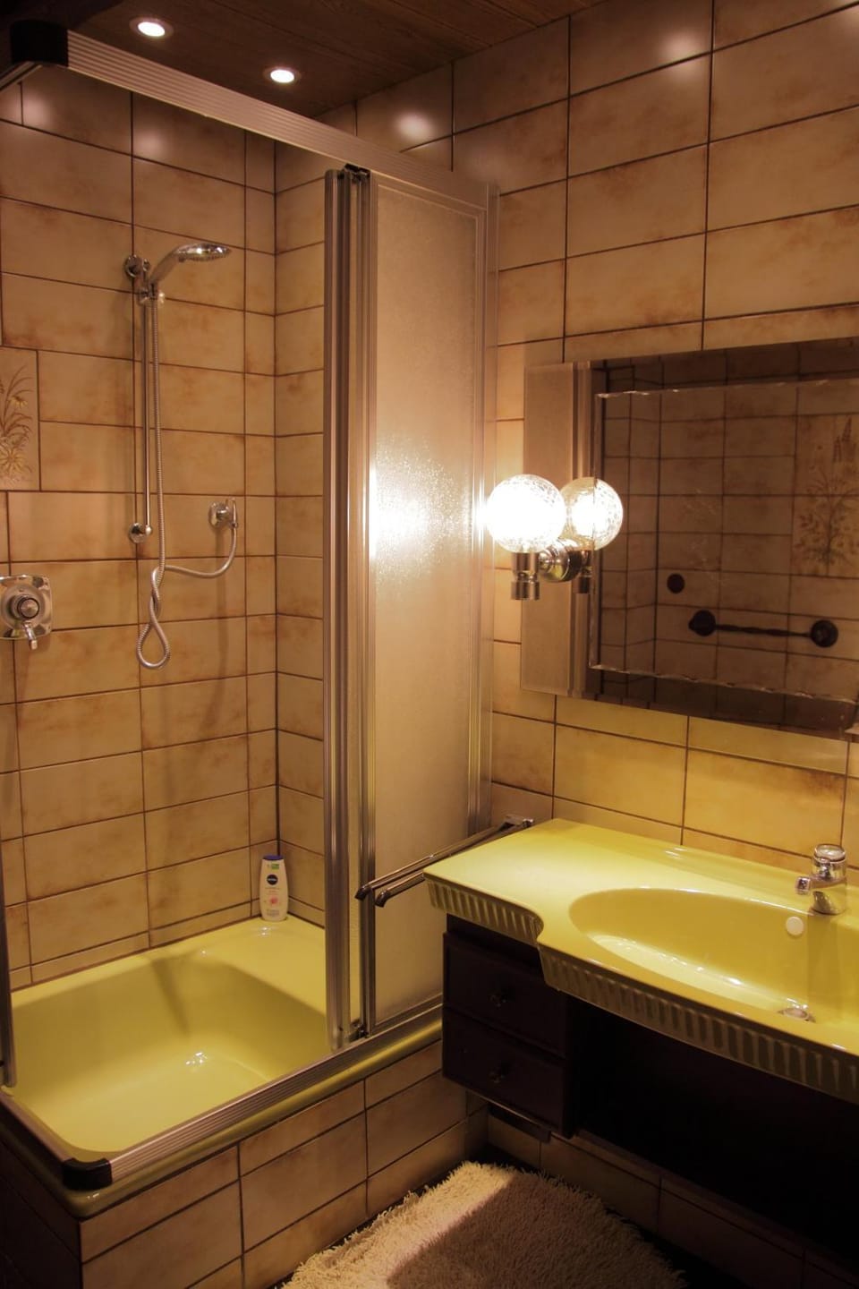 Bathroom, Living room