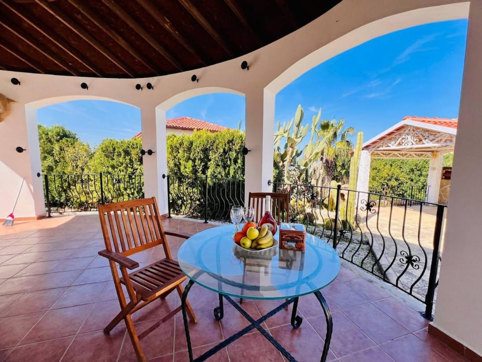 Day, Natural landscape, View (from property/room), Balcony/Terrace, Living room, Dining area