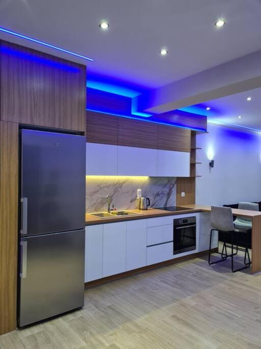 Kitchen or kitchenette, oven, pet friendly, stove