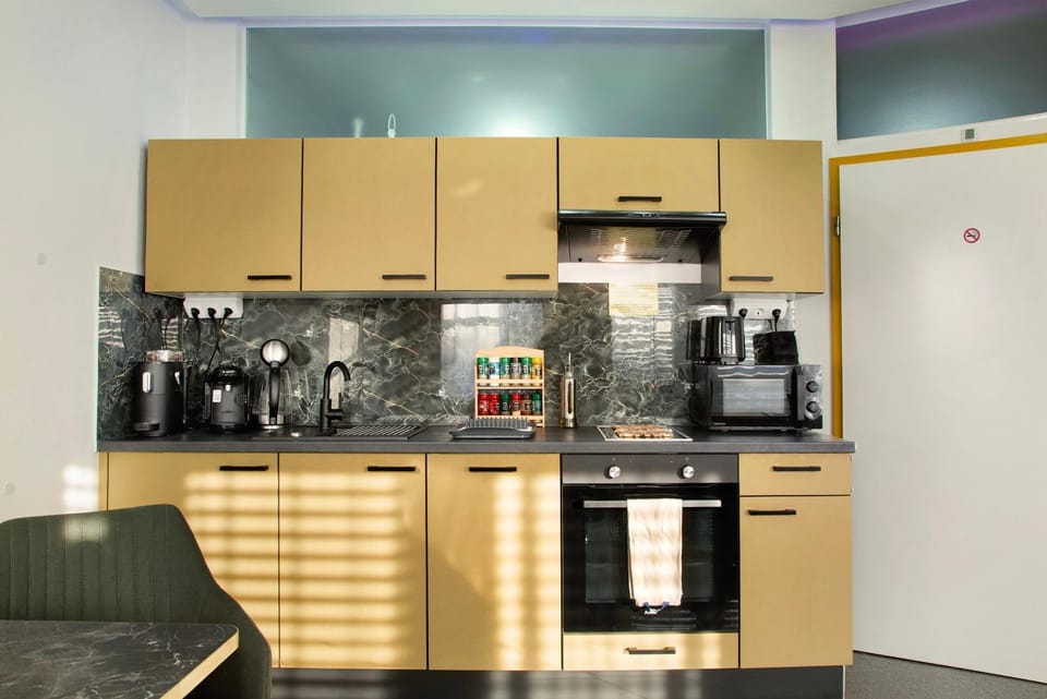 Kitchen or kitchenette, Living room
