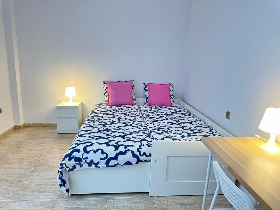 Bed, Photo of the whole room, Bedroom