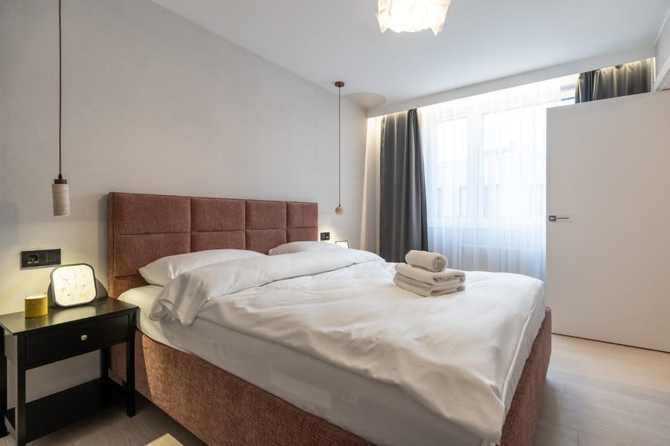 Bed, Photo of the whole room, Bedroom, towels