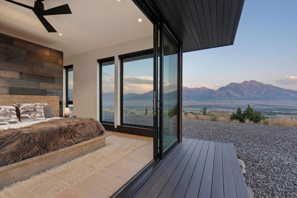 Eagles Wings, Condé Nast Luxe Yellowstone Retreat House in Emigrant