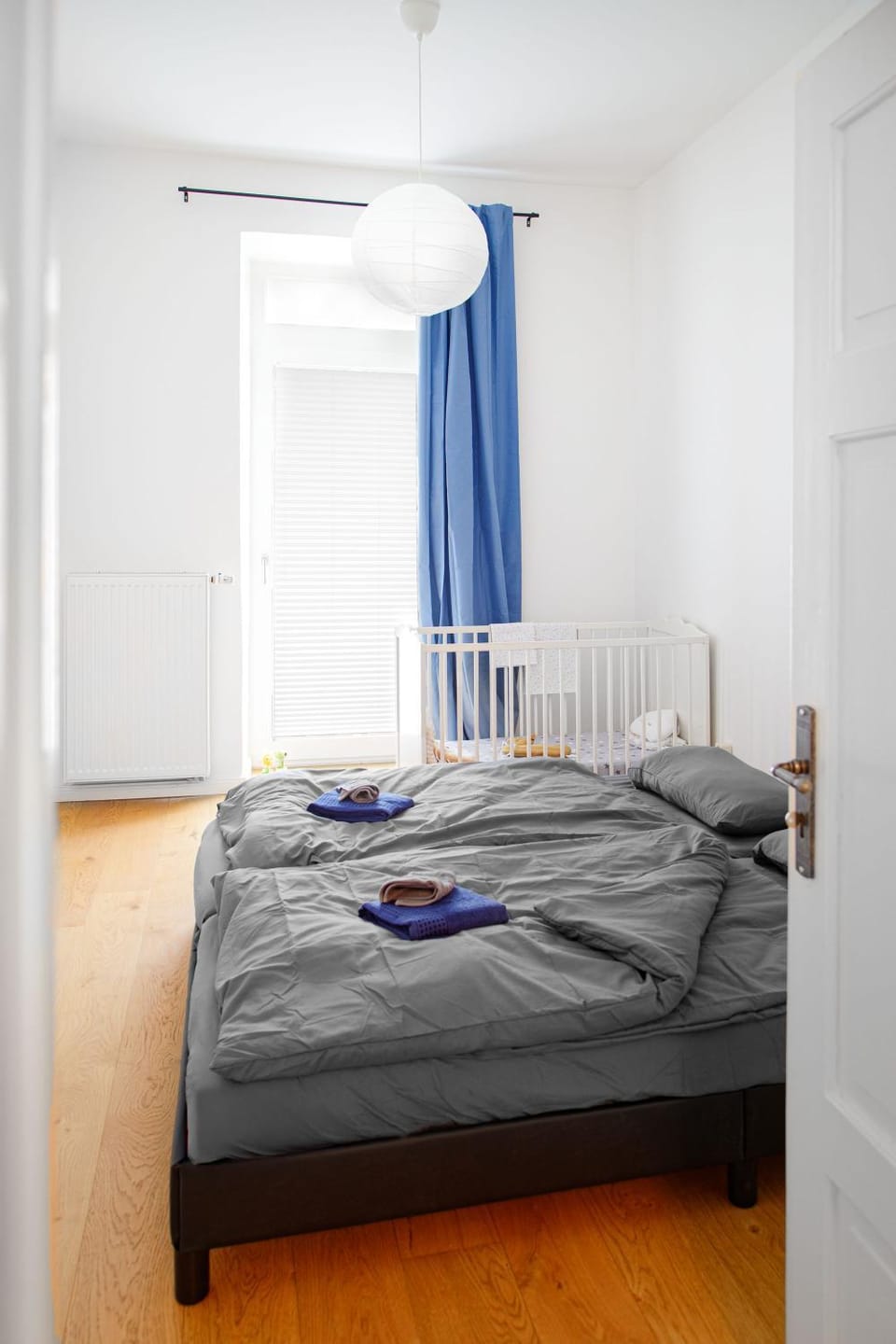 Bed, Photo of the whole room, Bedroom, towels