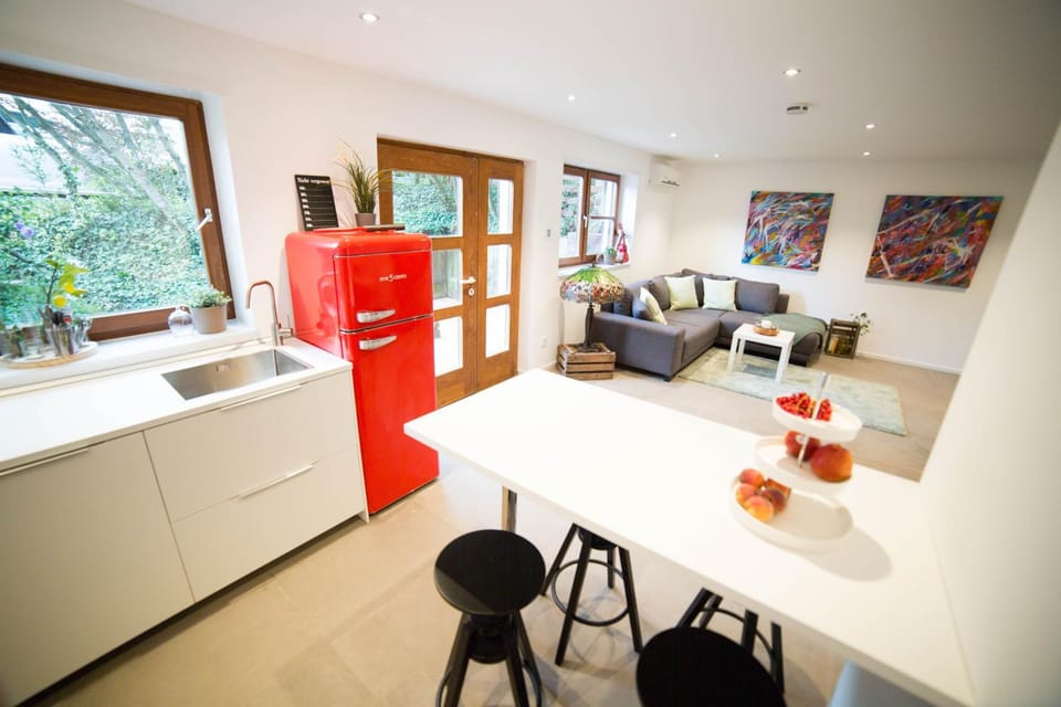 Kitchen or kitchenette, Living room, Seating area, Dining area