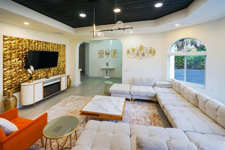 Casa Olympus Fort Lauderdale - Walk to the Beach! House in Fort Lauderdale