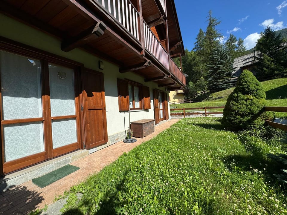 Hostdomus - Chalet Sciatori Garden Apartment in Piedmont