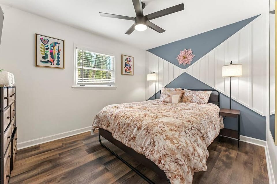 5Br Poolside Escapade Grand Vista Retreat sleeps 24 House in Atlanta