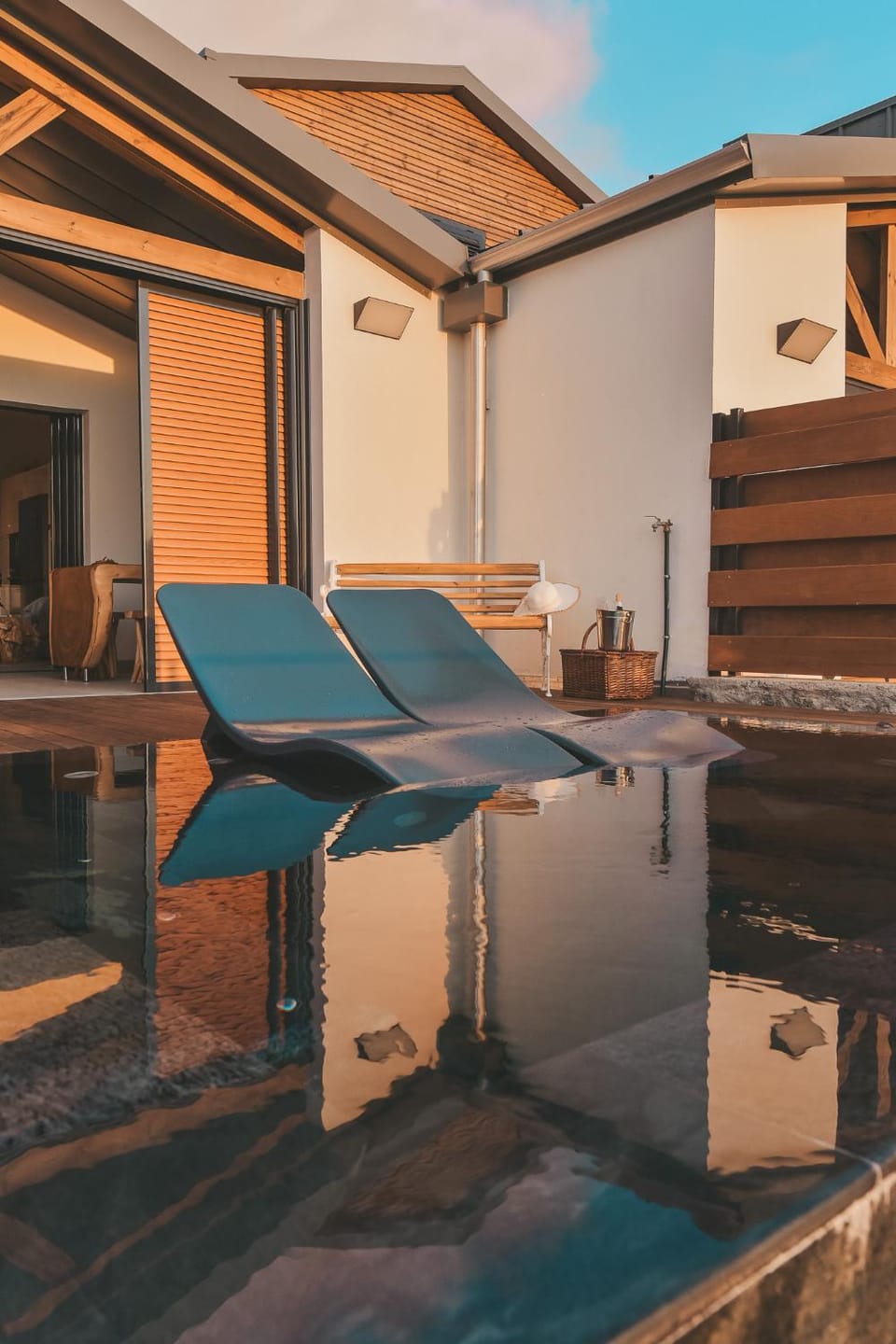 Patio, Natural landscape, Hot Tub, View (from property/room), Pool view, Sea view, Swimming pool, furniture, sunbed, acessibility