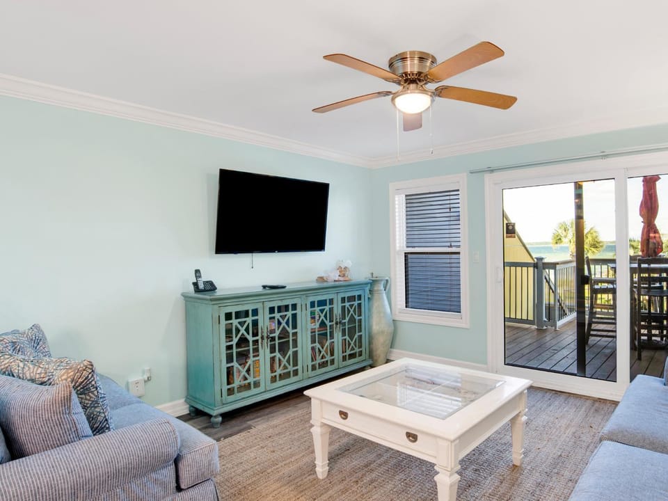 TV and multimedia, View (from property/room), Balcony/Terrace, Living room, Seating area, Sea view, furniture