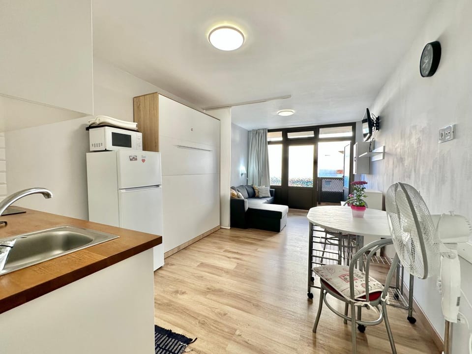 Living room, Dining area, kitchen