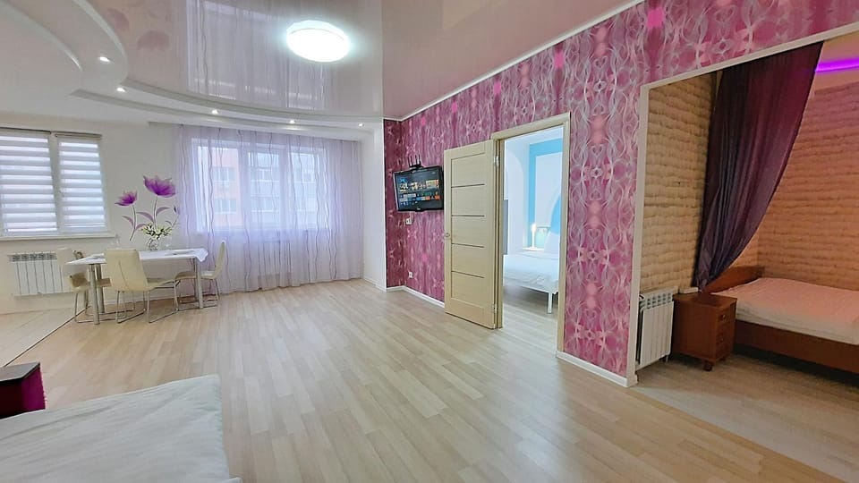 Bed, TV and multimedia, Living room, Photo of the whole room, Seating area, Bedroom, wardrobe