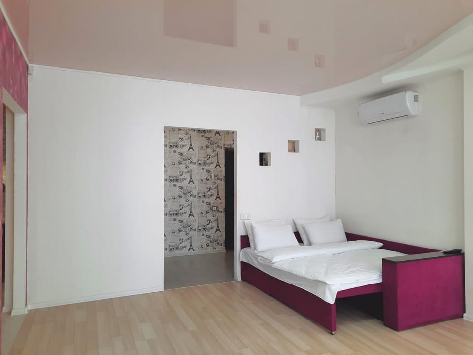 Bed, Photo of the whole room, Bedroom, towels, air conditioner