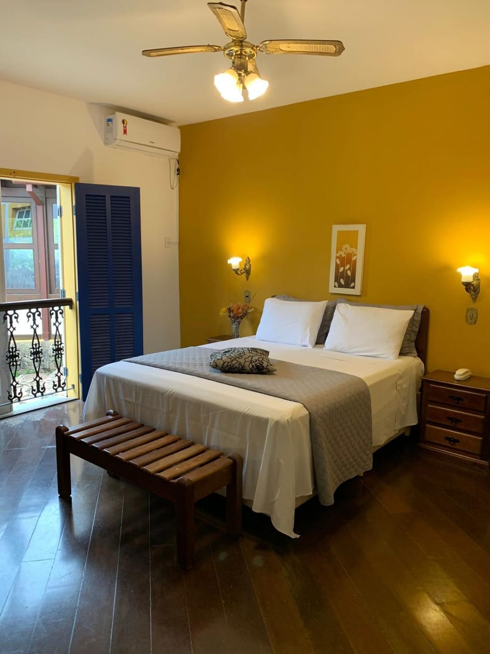 Bed, Photo of the whole room, Bedroom, air conditioner
