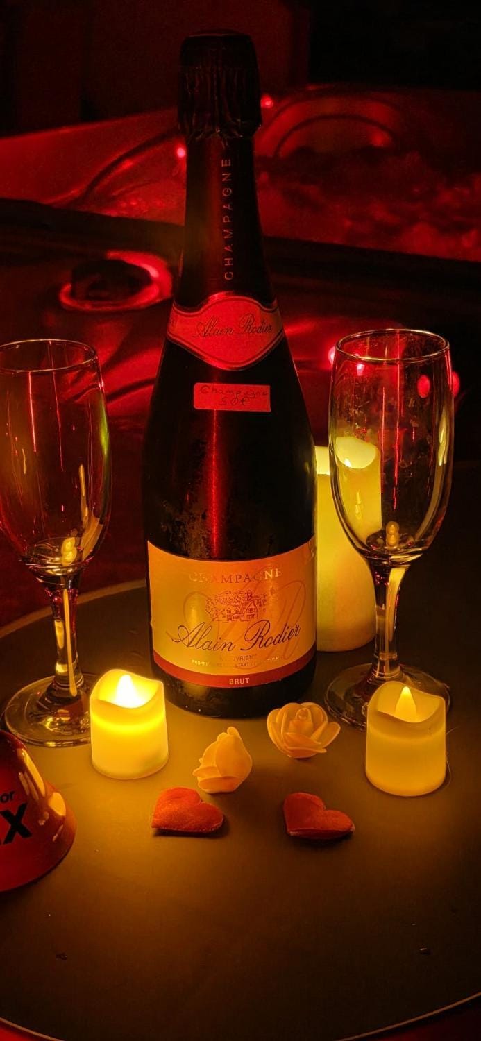 Xcoquine Love Room & Spa Apartment in Saint-Maximin-la-Sainte-Baume