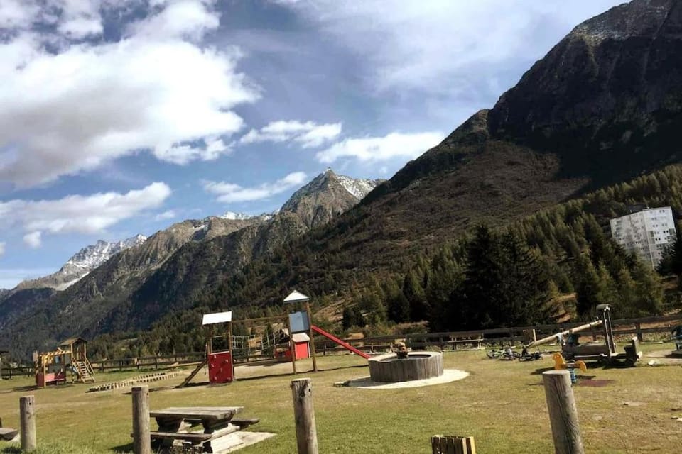 Nearby landmark, Day, Mountain view