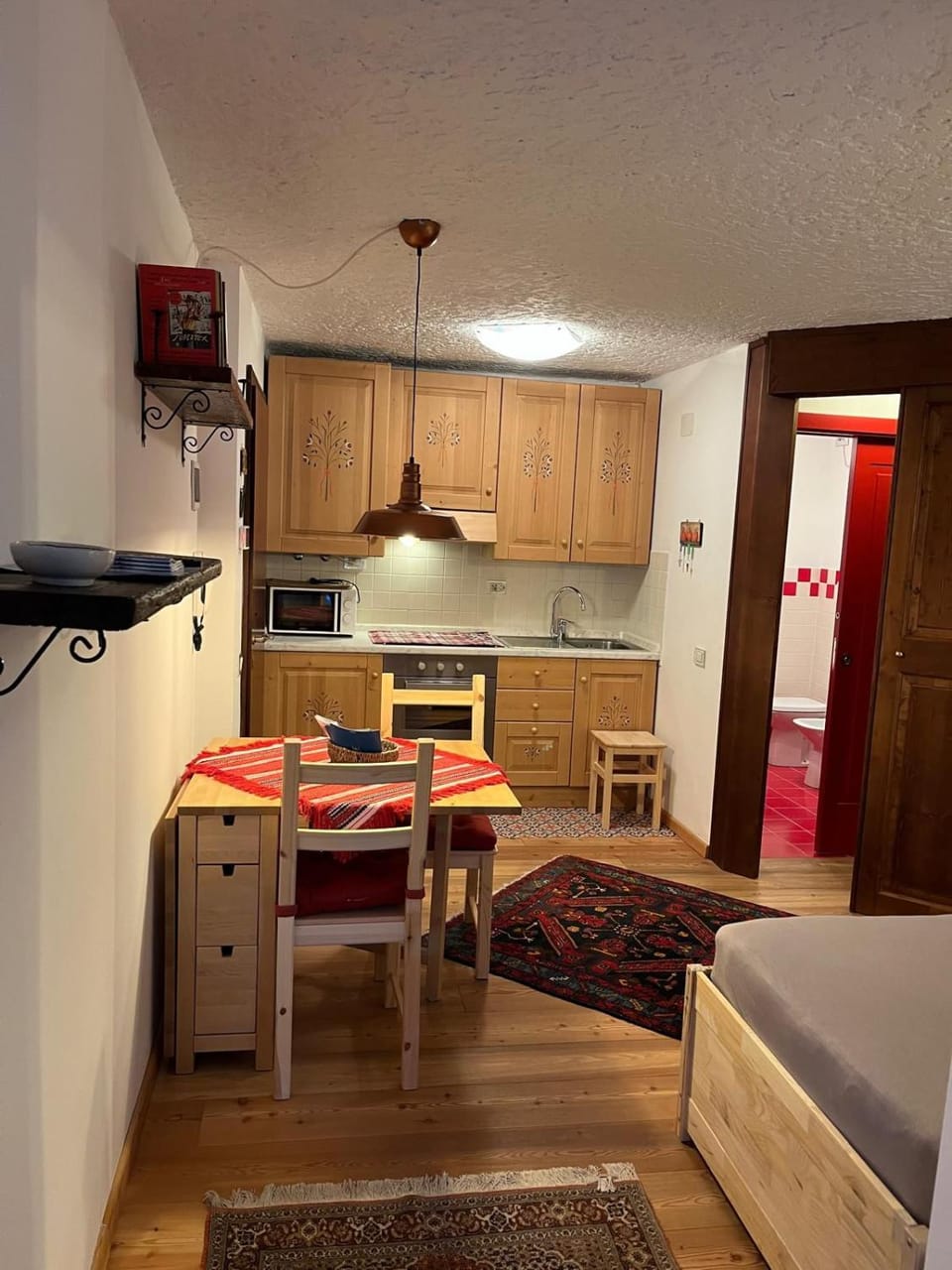 Kitchen or kitchenette, Dining area, oven, stove