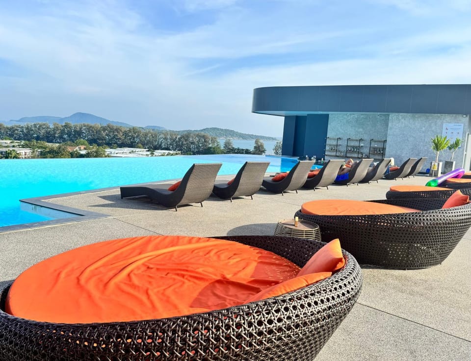 Swimming pool, sunbed