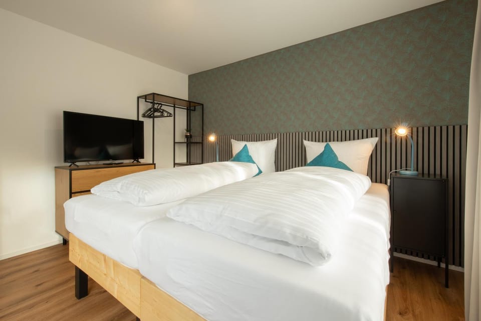 Bed, TV and multimedia, Photo of the whole room, Bedroom, internet