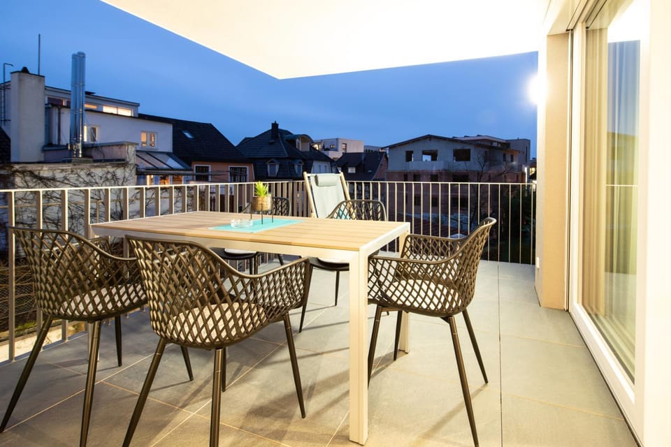 View (from property/room), Balcony/Terrace, Seating area, Dining area