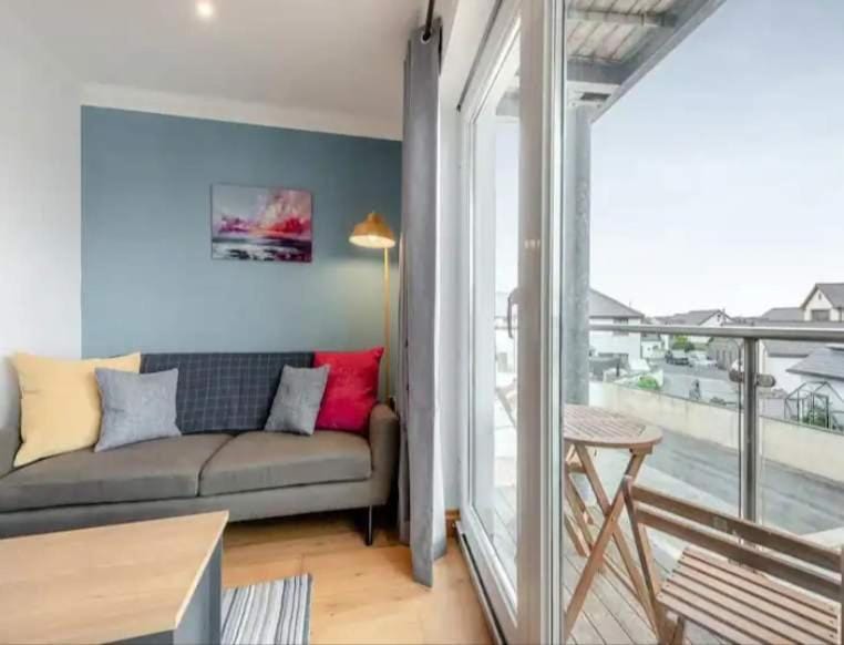 The Crescent - Cosy Town House - Sleeps 8 House in Wales