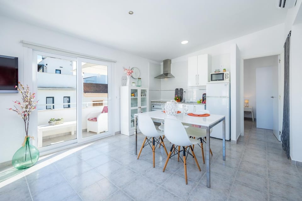 Property building, Kitchen or kitchenette, Living room
