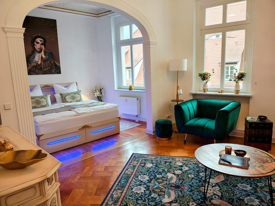 Bed, Seating area