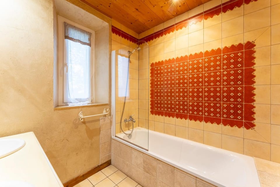 Bathroom, Living room