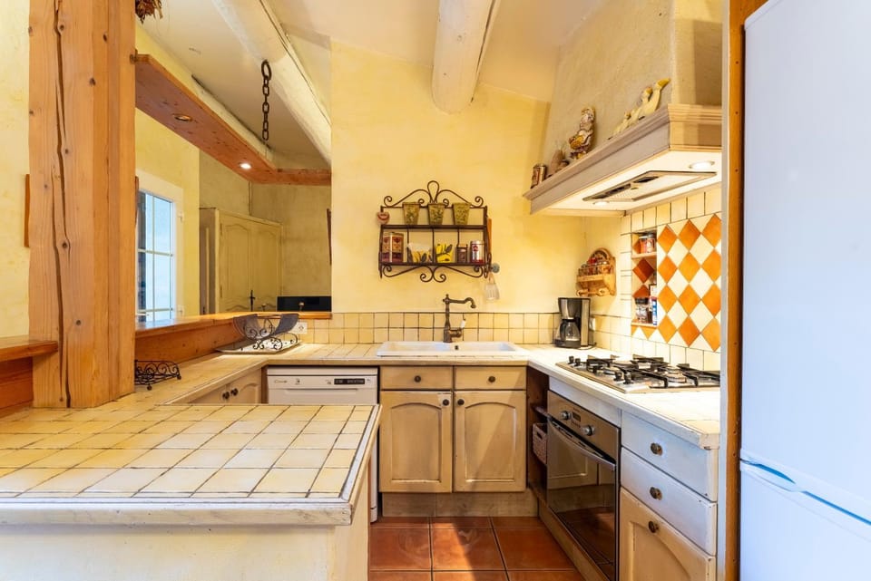 Kitchen or kitchenette, Living room
