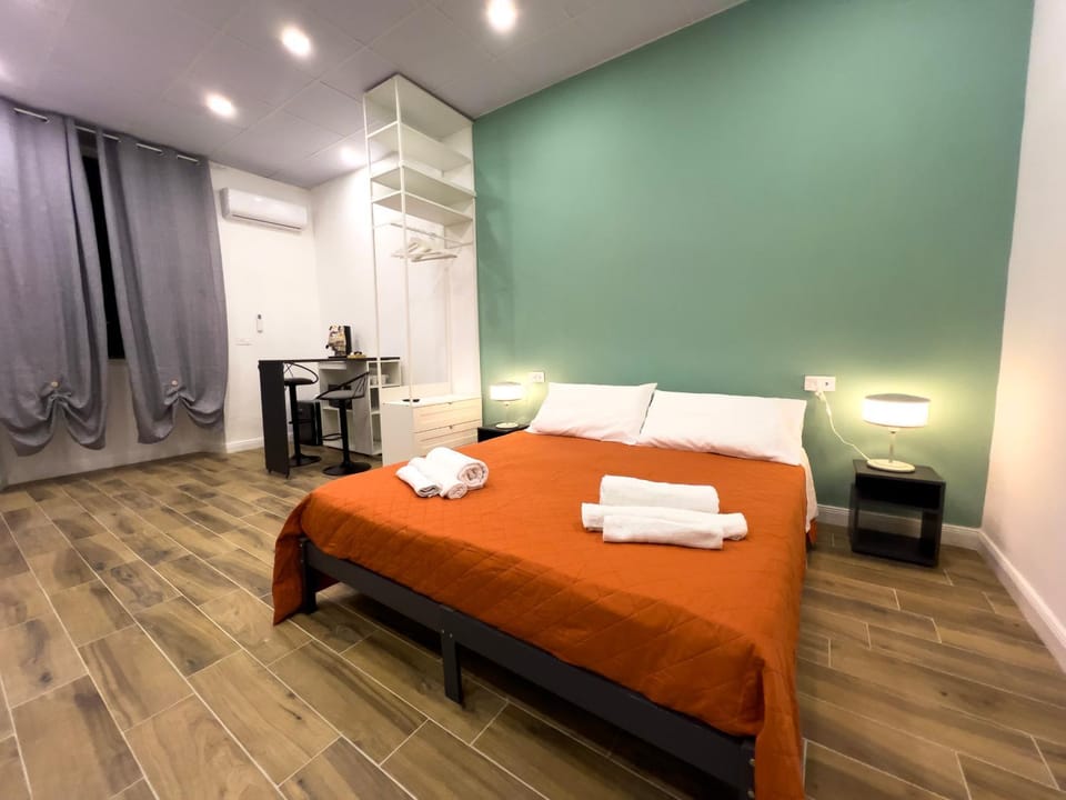 Photo of the whole room, Bedroom