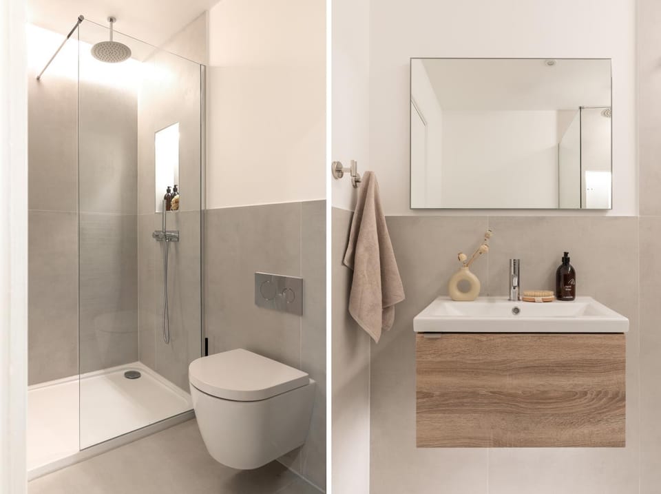 Shower, Toilet, Bathroom, towels