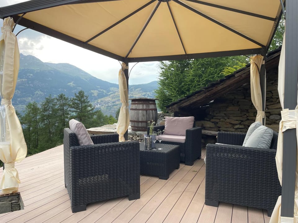 Natural landscape, Garden, View (from property/room), Balcony/Terrace, Seating area, Mountain view
