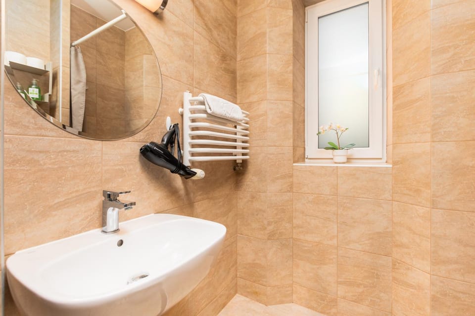 Shower, Bathroom, towels