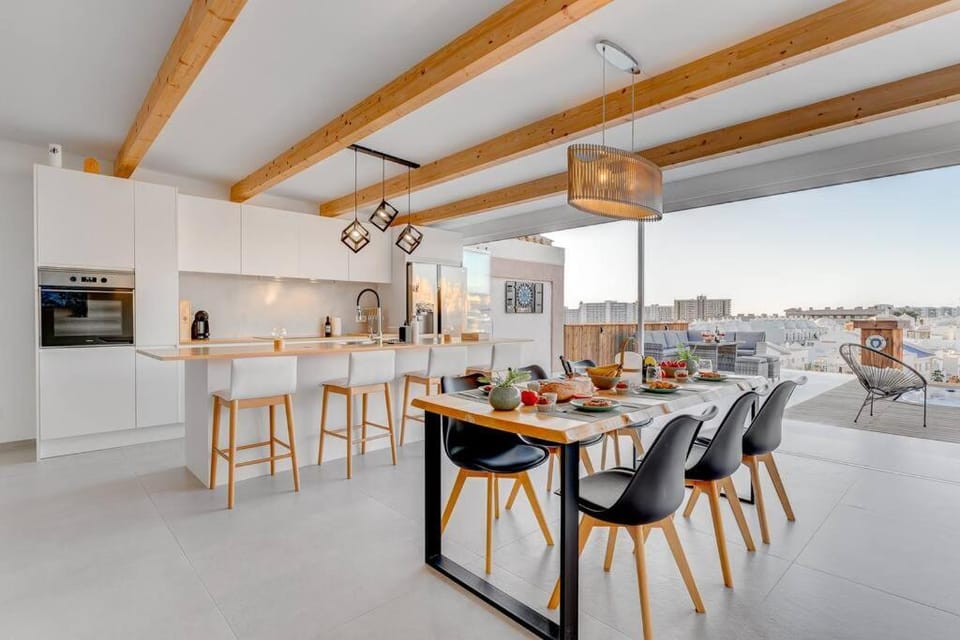 View (from property/room), Kitchen or kitchenette, Dining area