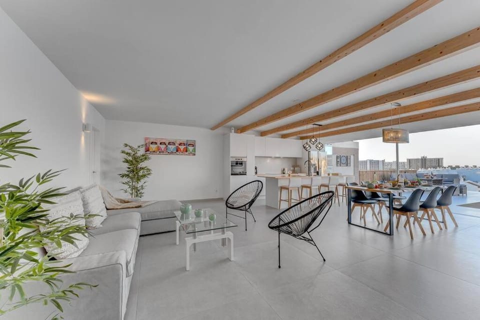 View (from property/room), Living room, Seating area