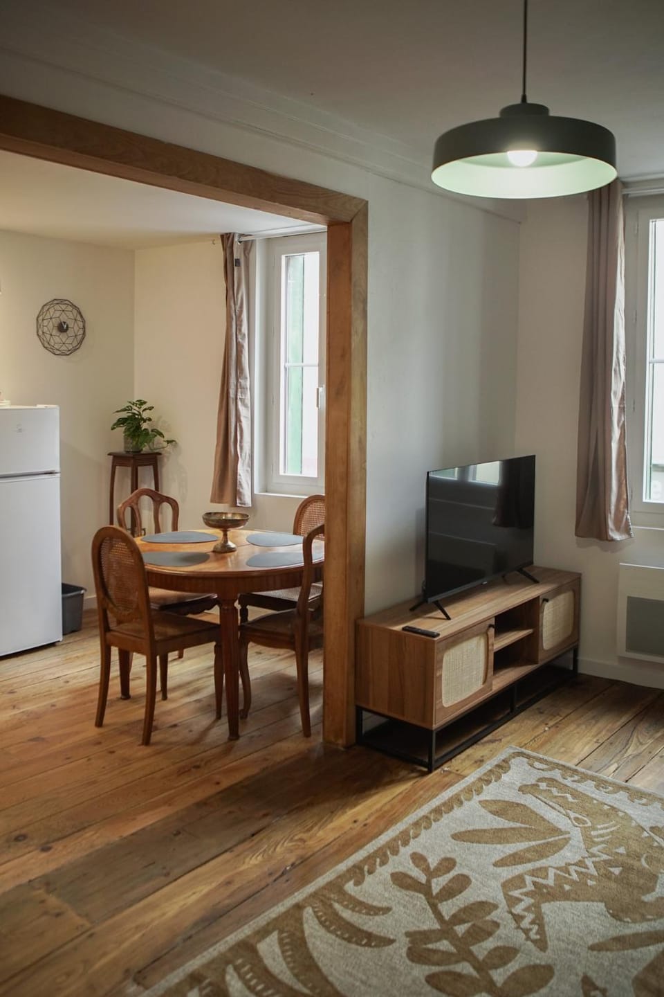 Communal lounge/ TV room, TV and multimedia, Living room, Dining area