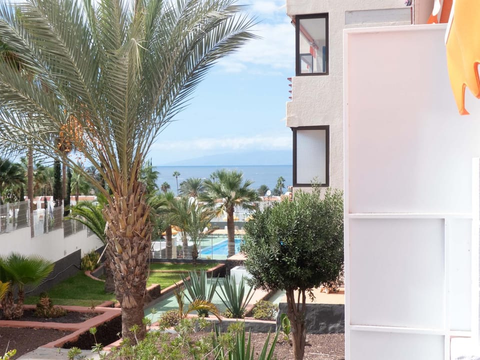 Natural landscape, View (from property/room), Balcony/Terrace, Pool view, Sea view