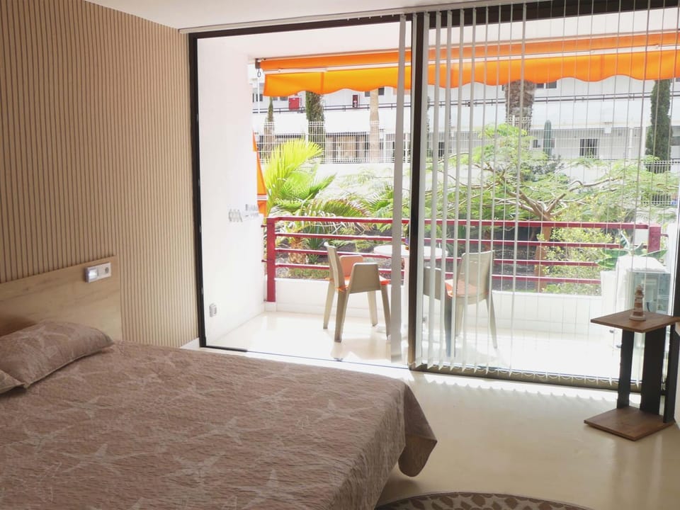 Bed, Balcony/Terrace, Living room, Photo of the whole room, Dining area, Bedroom