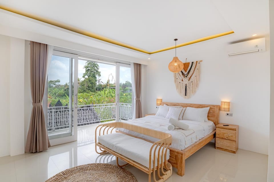 Photo of the whole room, Decorative detail