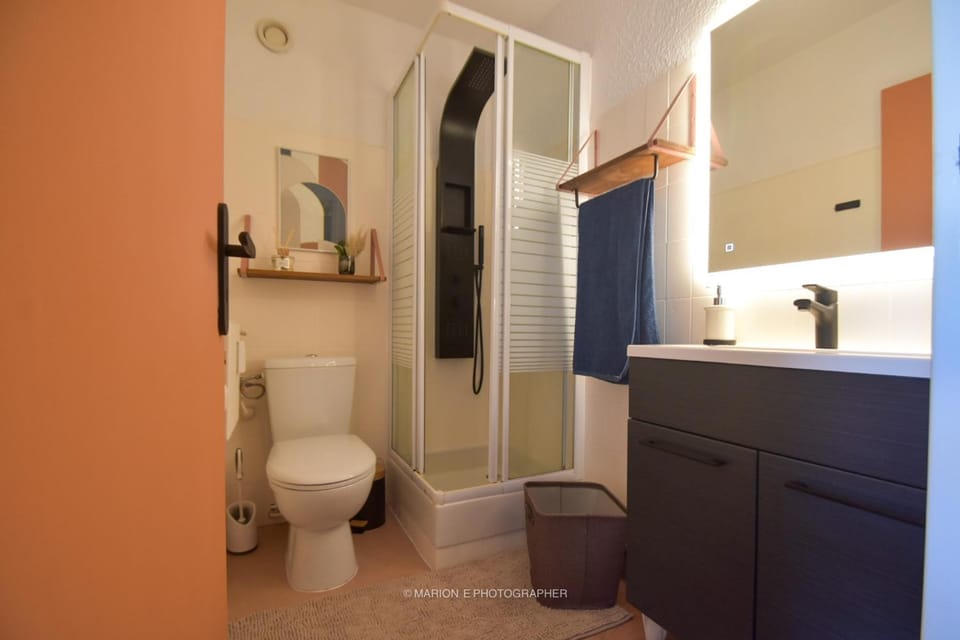 Shower, Toilet, Bathroom