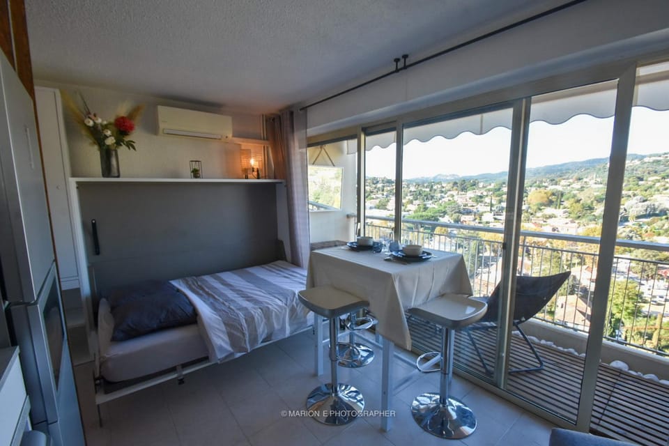 Bed, Natural landscape, View (from property/room), Balcony/Terrace, Photo of the whole room, Seating area, Dining area, Bedroom