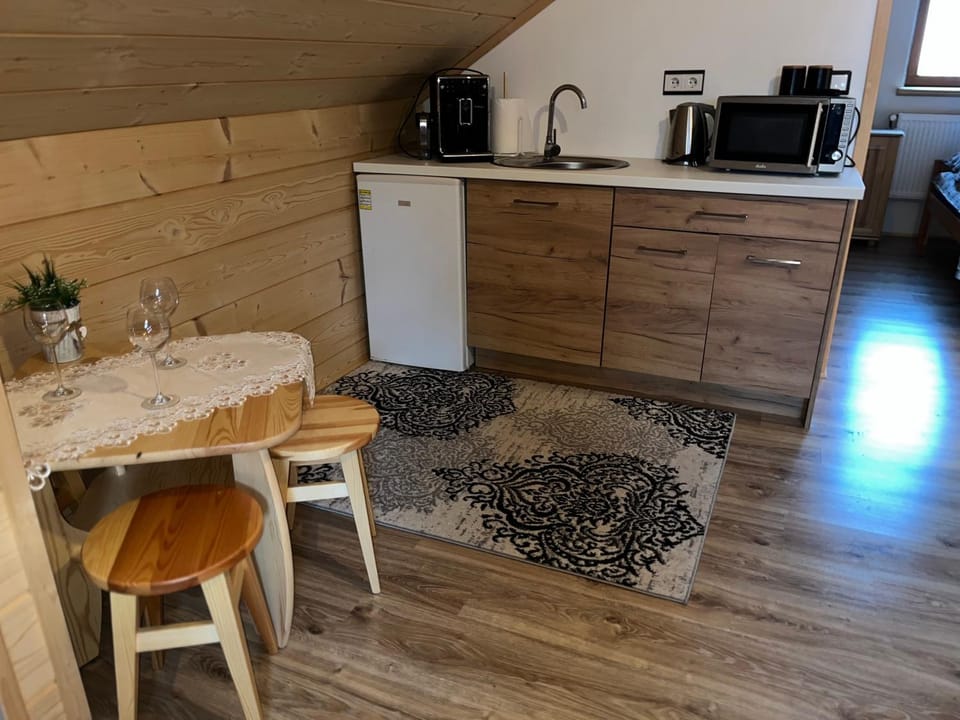 Kitchen or kitchenette, oven, stove