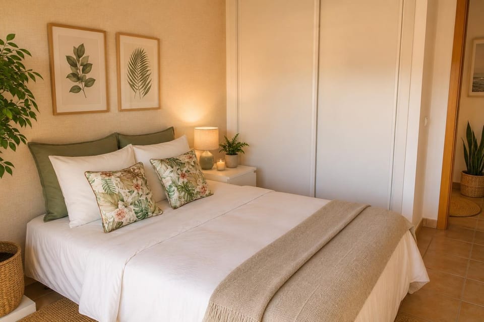 Bed, Photo of the whole room, Bedroom