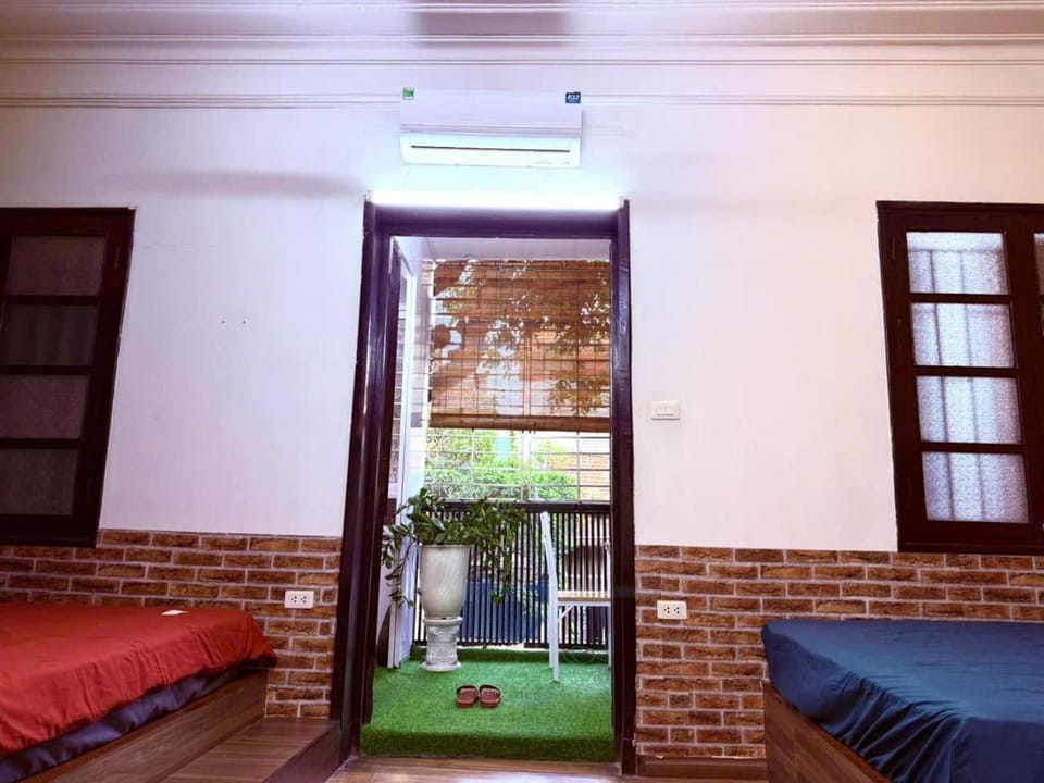 Balcony/Terrace, Living room, Seating area, air conditioner